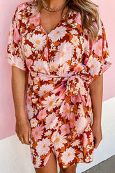 Wickelkleid mit Blumenmuster und seitlicher Schnürung